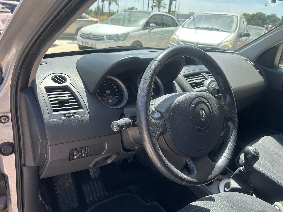 RENAULT MEGANE ESTATE 1.5 DCI SPANISH LHD IN SPAIN 89000 MILES SUPER 2005